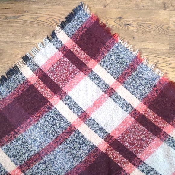 Candie's Flannel Fushia Maroon Triangle Blanket Scarf - Picture 2 of 6
